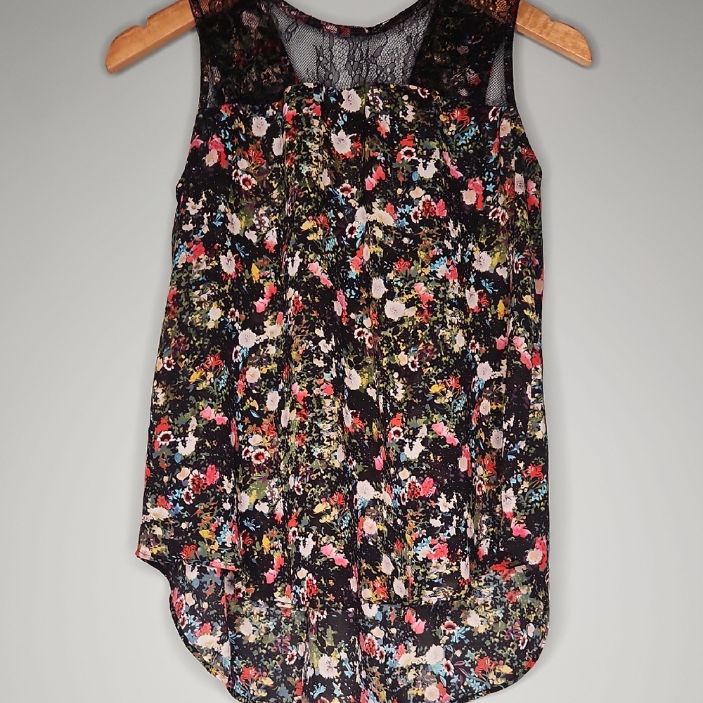 Floral Sleeveless Women's Top